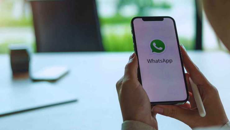 WhatsApp raccolta metadati