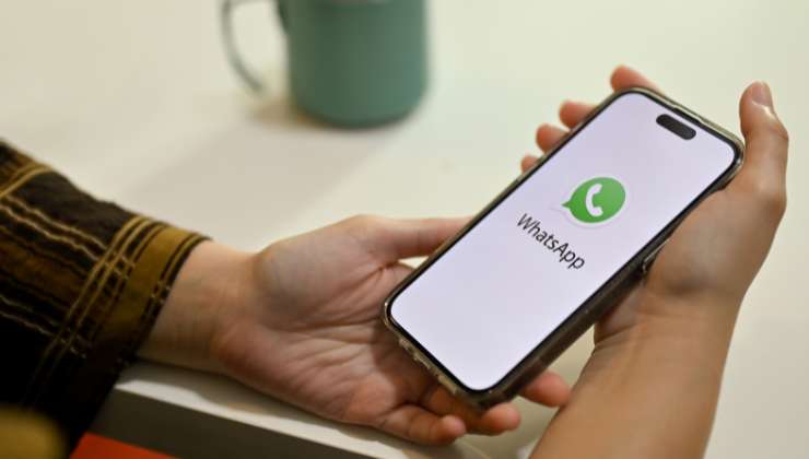 Niente più foto e video su WhatsApp, gli utenti sono infuriati