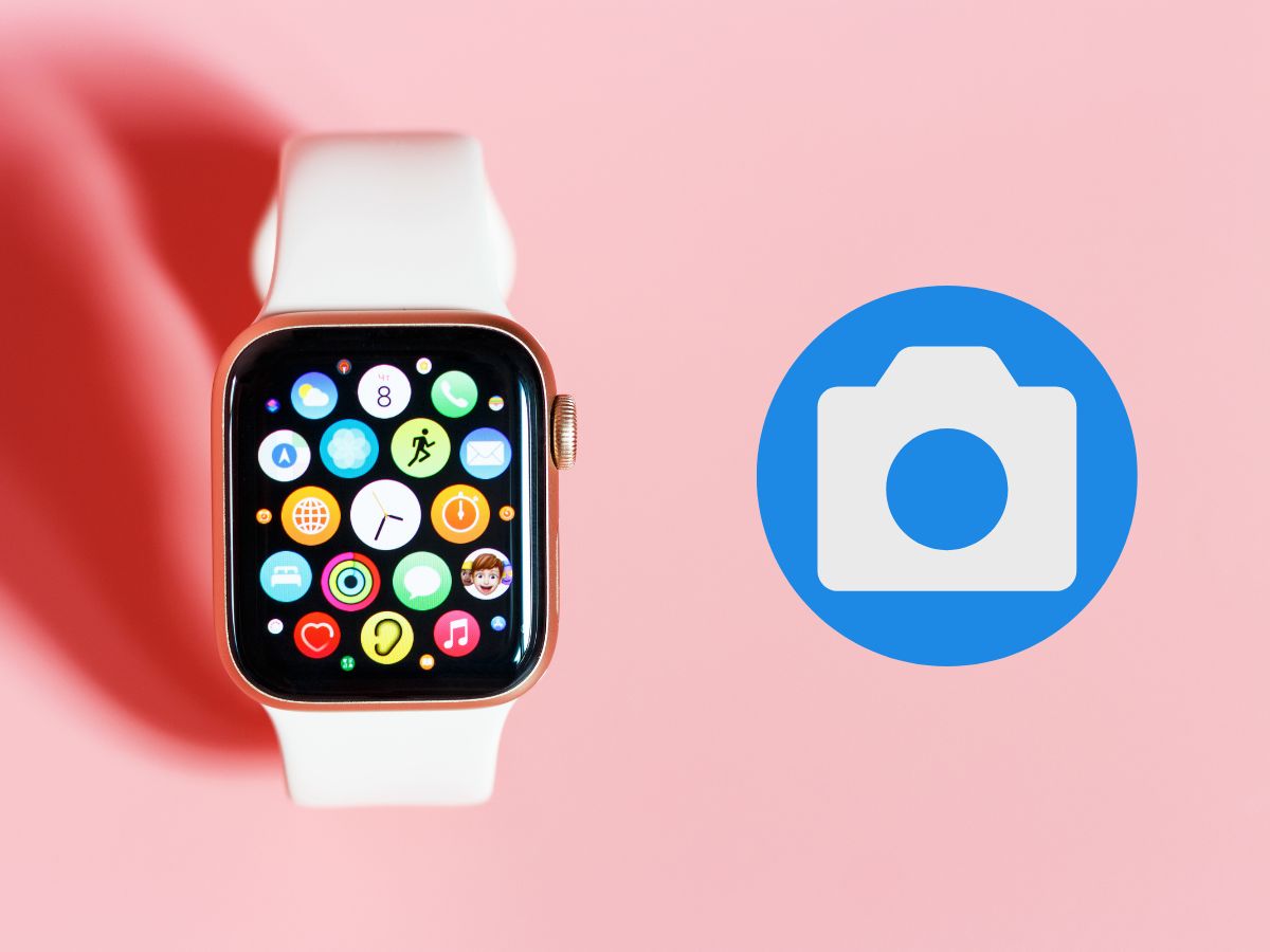 Apple Watch affiancato all'icona di una fotocamera su sfondo rosa